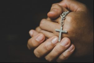 Por que não casar? Entenda como viver uma vida dedicada a Deus.